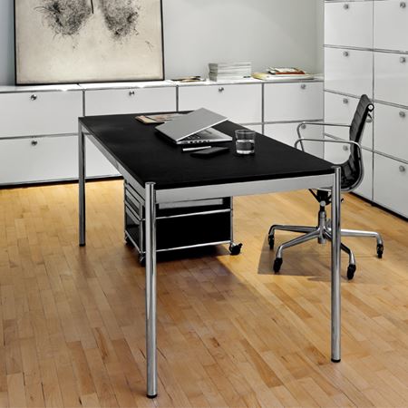 USM Haller Schreibtisch mit Linoleum Oberfläche in schwarz