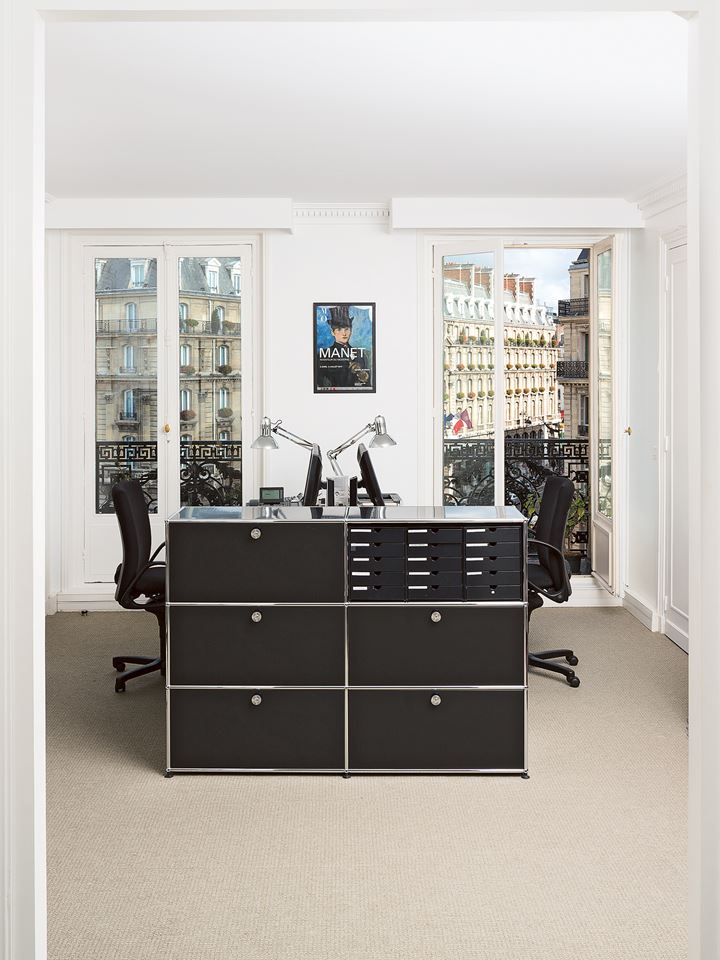 Schwarze USM Haller Schreibtischende moderne Büromöbel