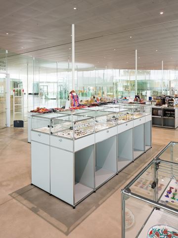 USM Haller retail display furniture with glass top