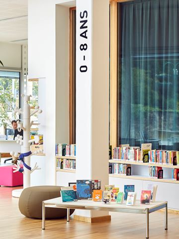 Indoor space library B612 with USM Haller table